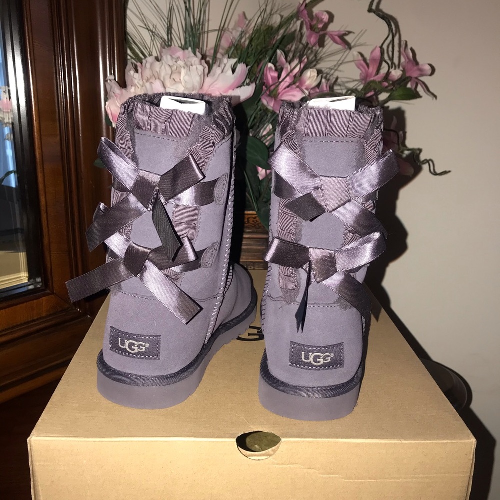 ✨Authentic Bailey Bow Gray Uggs✨